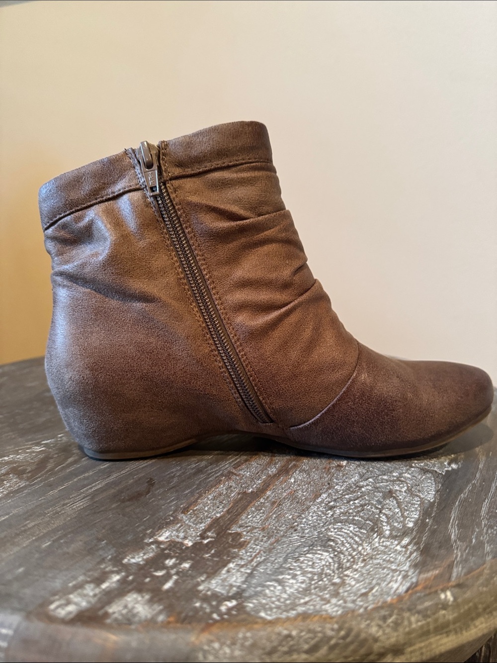 BareTraps Brown Sakari Ruched Ankle Booties with Side Zip Size 8.5M - Picture 9 of 11